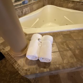 Bellasera Hotel & Suites Paso Robles, Tapestry by Hilton - Jacuzzi tub in suite. - Hotels Near Me - Paso Robles, California