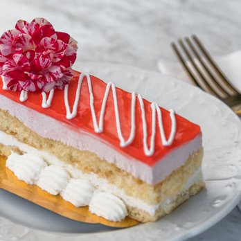 Le Paris Brest Cafe - Strawberry Charlotte - Patisserie/Cake Shop Near Me - Henderson, Nevada