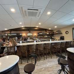 Stavros Original Pizza Restaurant - Bar area