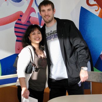 Sacramento Kings - 04.01.23 Kings signing event at a local Baskin Robbins - Beno Udrih #19 [3/28/11] - Professional Sports Teams Near Me - Sacramento, California