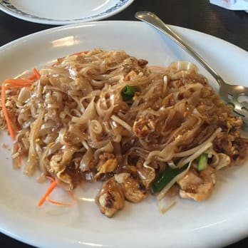 Sutha Thai Kitchen - Chicken Pad Thai - Thai Near Me - Tustin, California