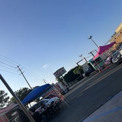 Hot Dogs Tomateros - Parking lot of Manolos