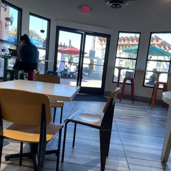 Klatch Coffee - Spacious and clean. Enough outlets along the wall. Seating outside is also nice as long as the weather is nice - Breakfast & Brunch Near Me - Redondo Beach, California