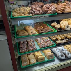 Donut Land - Vegan trays are green