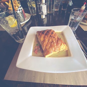 Emma's Ale House - Deconstructed chicken pot - American Near Me - White Plains, New York