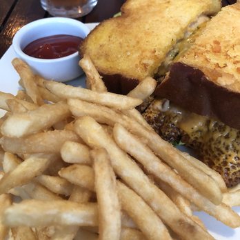 Wilshire Hotel - The Wilshire Burger - Hotels Near Me - Los Angeles, California
