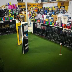Edwin Watts Golf - Putting Green