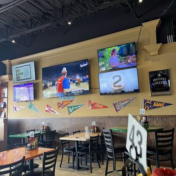 Shamrock's Ale House - Inside - American Near Me - Tampa, Florida