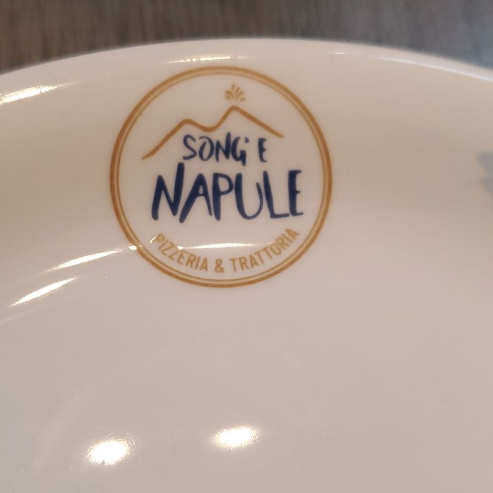 Song E Napule - Rutherford - Nice touch. - Pizza Near Me - Rutherford, New Jersey