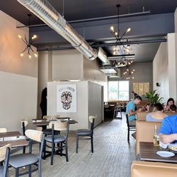 Papi Grande - Indoor dining area
