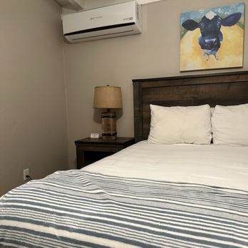 The Apple Tree Inn - Bed - Hotels Near Me - Julian, California The Apple Tree Inn - Bed - Hotels Near Me - Julian, California