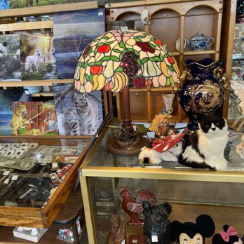 Winston's Now -N- Then Antique Mall - Pretty - Antiques Near Me - Winston, Oregon Winston's Now -N- Then Antique Mall - Pretty - Antiques Near Me - Winston, Oregon