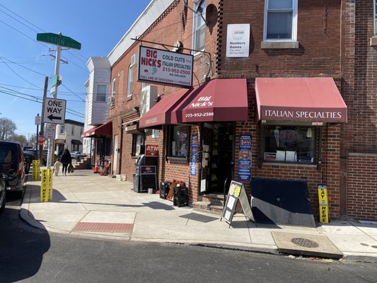 Lil nick's deli by null