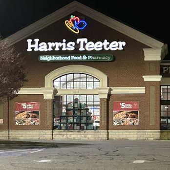 Harris Teeter - The outside facade of Harris Teeter on N. Battleground Ave. - Grocery Near Me - Greensboro, North Carolina