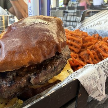 The Butler - Jam bacon burger - American Near Me - Saugatuck, Michigan The Butler - Jam bacon burger - American Near Me - Saugatuck, Michigan