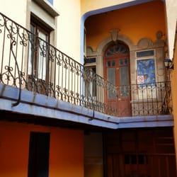 La Casona - Interio dando hacia fuera