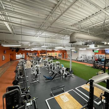 Element Fitness - a view of the inside of a gym - Gyms Near Me - Lenexa, Kansas Element Fitness - a view of the inside of a gym - Gyms Near Me - Lenexa, Kansas