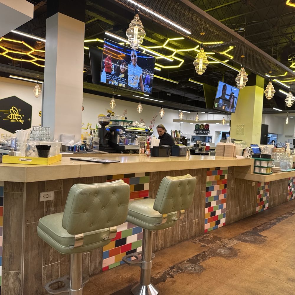 Beeliner Diner - Overall look. Super cute. - Breakfast & Brunch Near Me - Alexandria, Virginia