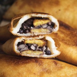 A Taste Of Mi Kasa - Vegan Empanada: Black beans and plantains. - Empanada vegana