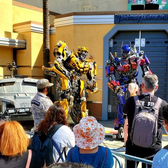 Transformers: The Ride - 3D - Bumblebee and Optimus Prime making their guest appearances to take photos with adoring Transformers guests. - Amusement Parks Near Me - Universal City, California