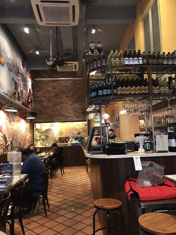 PICCOLO PIZZERIA & BAR 25 Photos 爹核士街1號, Hong Kong Italian