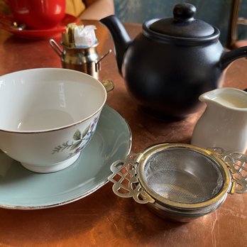 Honeycomb Tearoom - Earl Grey Loose Leaf Tea with Milk and Sugar - Tea Rooms Near Me - Edinburgh, EDH