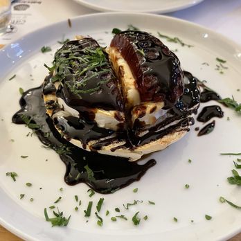 Gaúcha - Goat cheese with guava jam on melba toast, vegetarian - Steakhouses Near Me - Lisbon, 11
