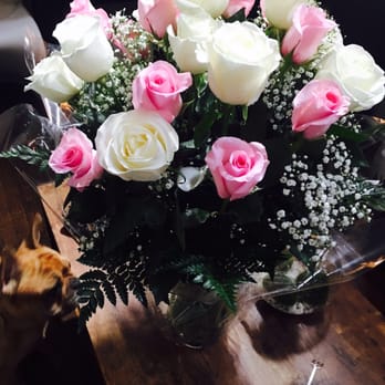 Flower Expressions - Stunning pink and white roses! 2 dozen! Huge and gorgeous! - Florists Near Me - Philadelphia, Pennsylvania Flower Expressions - Stunning pink and white roses! 2 dozen! Huge and gorgeous! - Florists Near Me - Philadelphia, Pennsylvania
