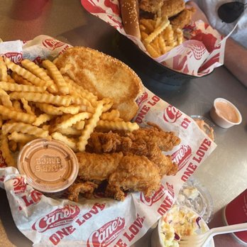 Raising Cane's Chicken Fingers - 3 piece basket - Fast Food Near Me - Miami Beach, Florida