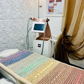 La Riush Aesthetic - While you are relaxing during your treatment session, special attention is given by placing magical hot stones underneath you. - Aestheticians Near Me - Beverly Hills, California La Riush Aesthetic - While you are relaxing during your treatment session, special attention is given by placing magical hot stones underneath you. - Aestheticians Near Me - Beverly Hills, California