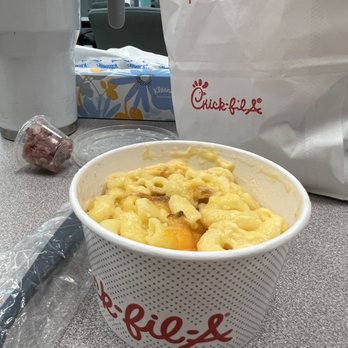 Chick-fil-A - Mac & cheese with the dreaded empty space - Fast Food Near Me - Greensboro, North Carolina