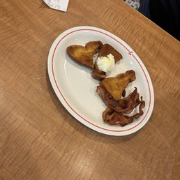 1"full" order of French Toast... yeah, 1.5 slices... deep fried(?)