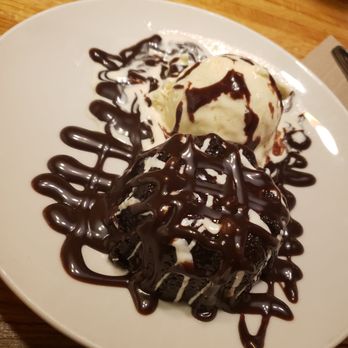 Applebee's Grill + Bar - Triple Chocolate Meltdown - American Near Me - Valley Stream, New York