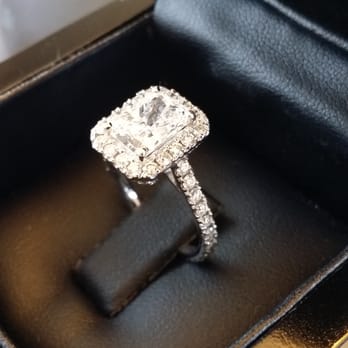 Kravit Jewelers - Beautiful custom setting and stone by Kravit Jewelers - Jewelry Near Me - Oceanside, New York Kravit Jewelers - Beautiful custom setting and stone by Kravit Jewelers - Jewelry Near Me - Oceanside, New York
