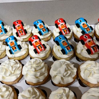 Lil Bites Bakery - a dozen cupcakes in a box - Caterers Near Me Lil Bites Bakery - a dozen cupcakes in a box - Caterers Near Me