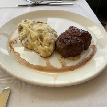 Chart House - Filet Mignon with mashed potatoes - Seafood Near Me - San Antonio, Texas Chart House - Filet Mignon with mashed potatoes - Seafood Near Me - San Antonio, Texas