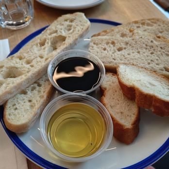 Amano - Bread and olive oil - Italian Near Me - Toronto, Ontario Amano - Bread and olive oil - Italian Near Me - Toronto, Ontario