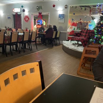 Knik Bar - Dining area - Bars Near Me