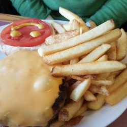 Tammy's Country Kitchen - Cheeseburger