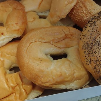 Dandee Donut Factory - Uuummm.. bagels? - Donuts Near Me - Pompano Beach, Florida