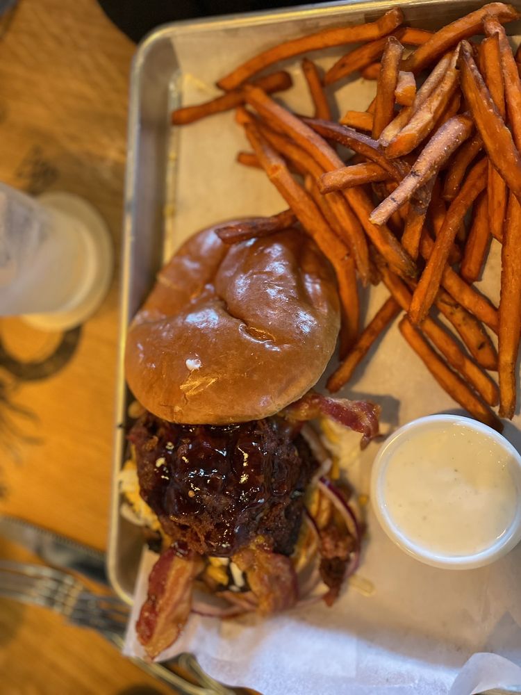 BJ’S RESTAURANT & BREWHOUSE Updated October 2024 607 Photos & 634