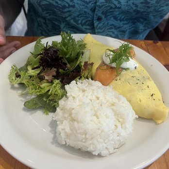 Cream Pot - Smoked salmon omelette - Breakfast & Brunch Near Me - Honolulu, Hawaii