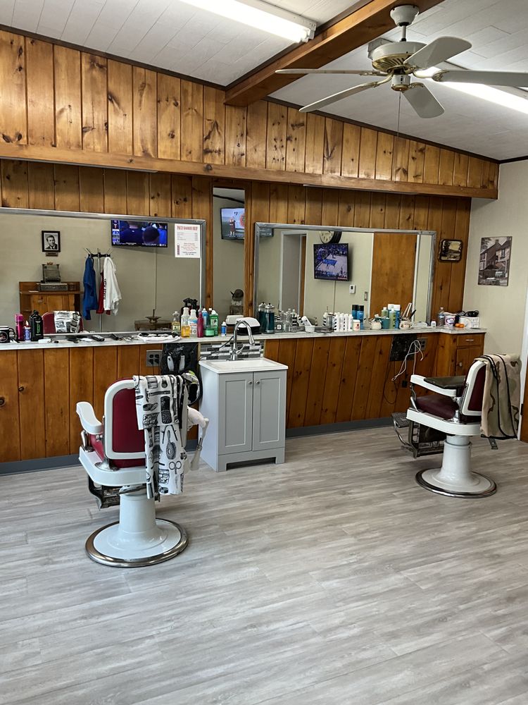 PAUL’S BARBER SHOP Updated October 2024 19 Photos 703 Genesee St