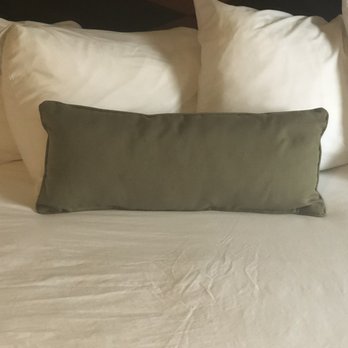 Baymont by Wyndham Marrero - Dirty pillow - Hotels Near Me - Marrero, Louisiana