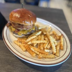Legends Grill Sports & Spirits - Bbq burger and seasoned fries, excellent!