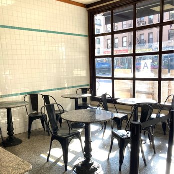 H&H Bagels - Clean tables 08/03/22 - Bagels Near Me - New York, New York H&H Bagels - Clean tables 08/03/22 - Bagels Near Me - New York, New York