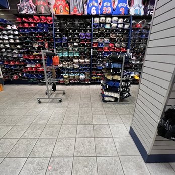Lids - Sporting Goods Near Me - Edison, New Jersey