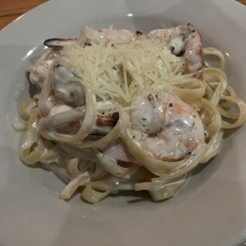 Rocco's - Fettuccine Alfredo with shrimp - Italian Near Me - Houston, Texas Rocco's - Fettuccine Alfredo with shrimp - Italian Near Me - Houston, Texas