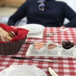 Peixaria do Rossio - Bread with 4 different dips/sides