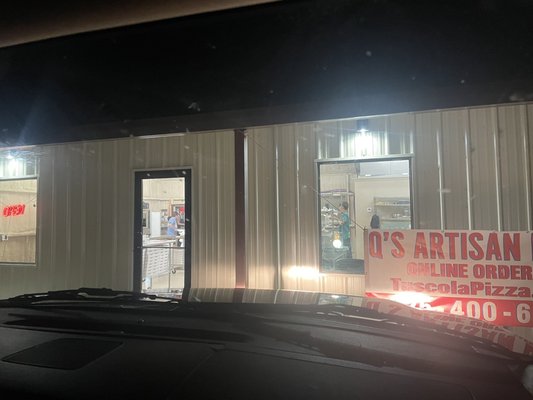 Q'S Artisan Pizza by null